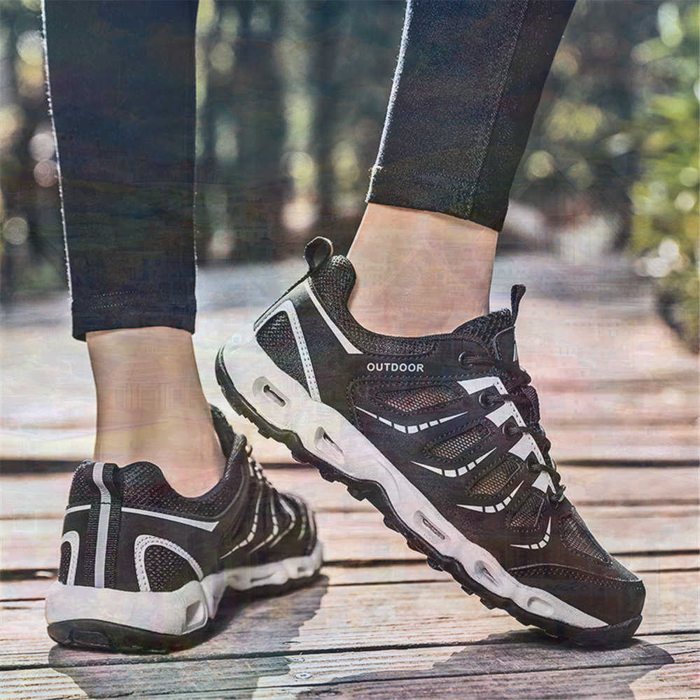 Sumer Round Tip Silver Sneaker - đánh giá và giá Vintage Collectibles Store